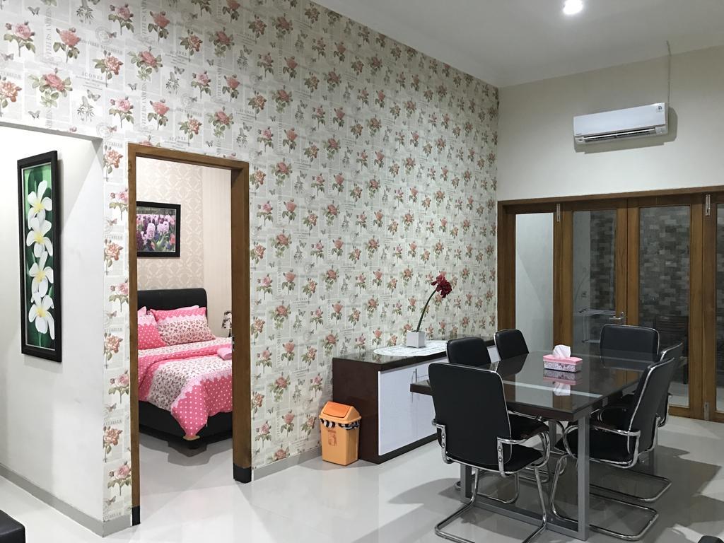 Nariska Suite Homestay 푸르워케르토 외부 사진
